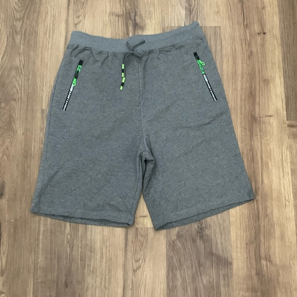 NWOT Men's Shorts Elastic Waist Athletic Sweat Shorts, Zipper Pockets. Size XXL - Picture 1 of 6